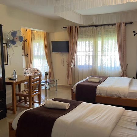 Sunset Hotel Entebbe Buitenkant foto