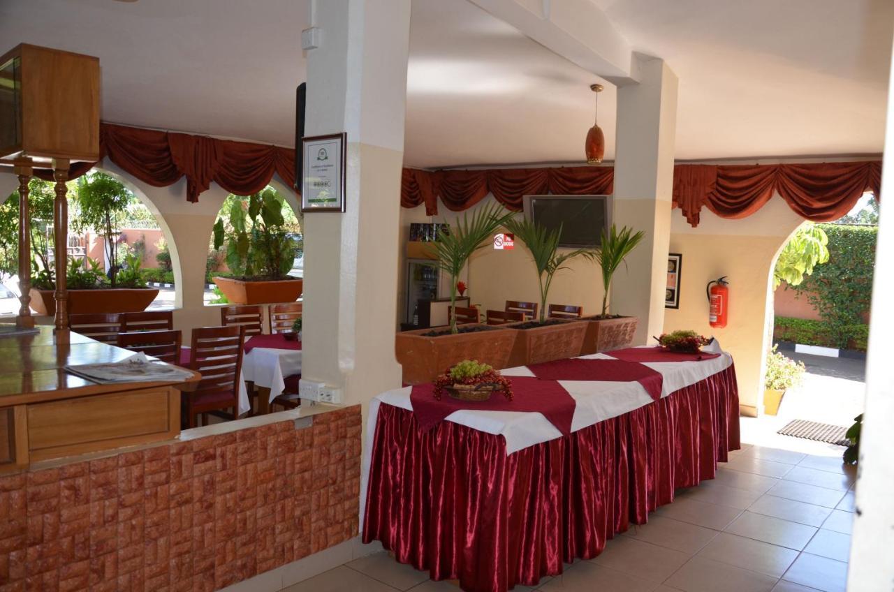 Sunset Hotel Entebbe Buitenkant foto