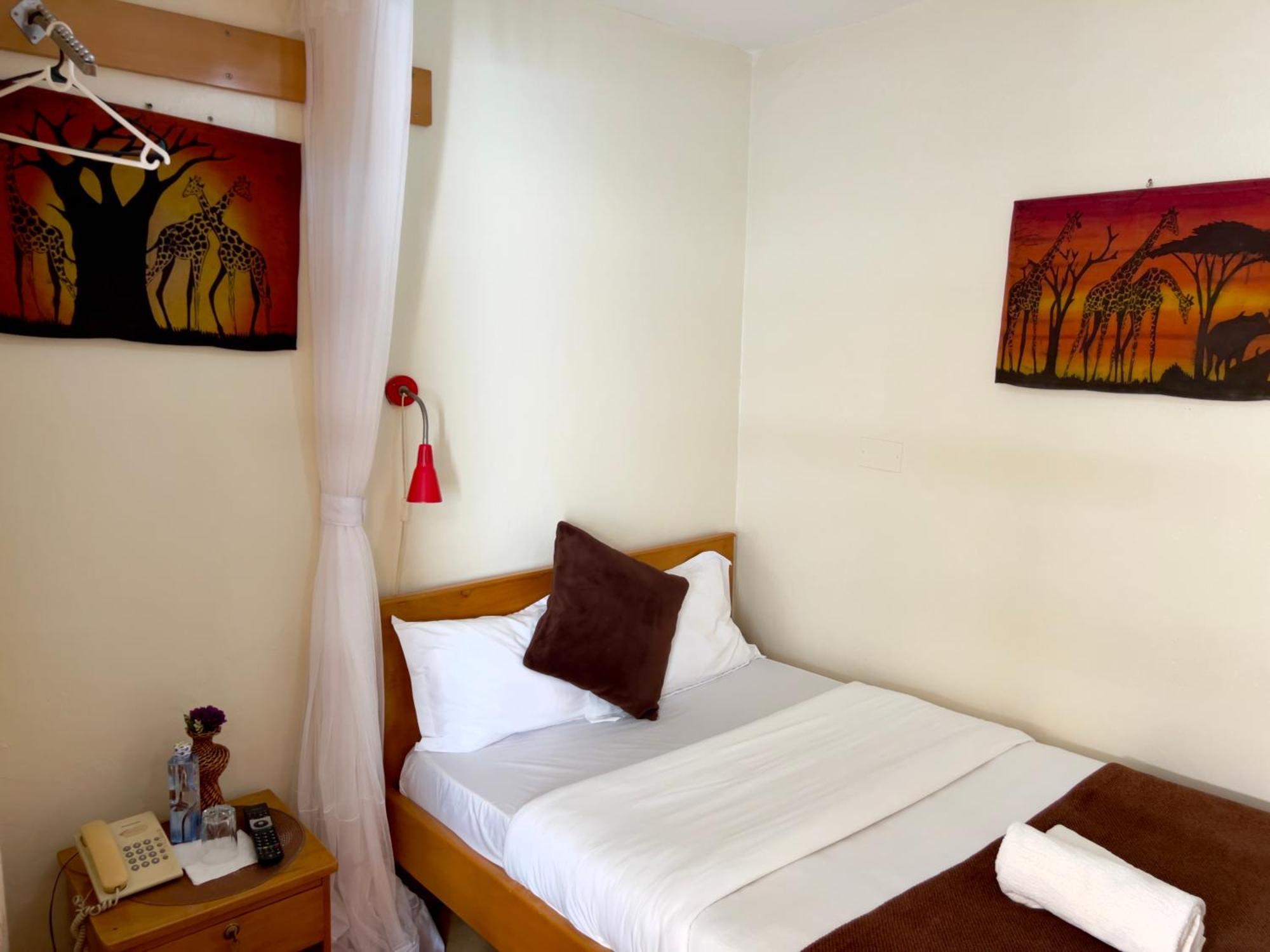 Sunset Hotel Entebbe Buitenkant foto